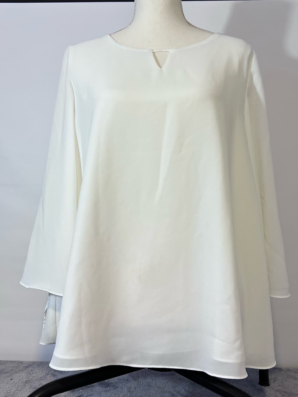 Gibson Latimer Keyhole Neck Ivory Lace Cuff Blouse Size S
